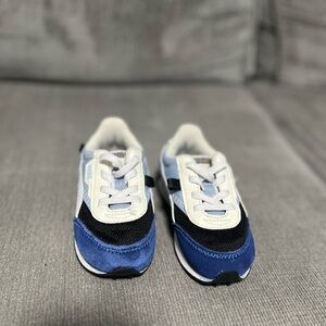 Puma toddler low top sneakers in excellent condition